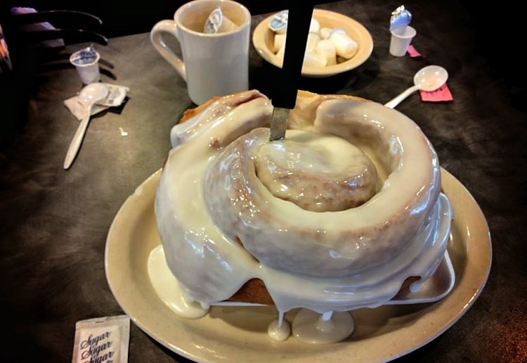 Diners' Secret: White Wolf Boasts Best Cinnamon Rolls in O-Town