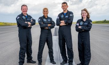 SpaceX  Launches Civilian Crew from K.S.C.