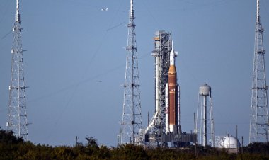 NASA announces major overhaul of Artemis moon program "to take down risk"